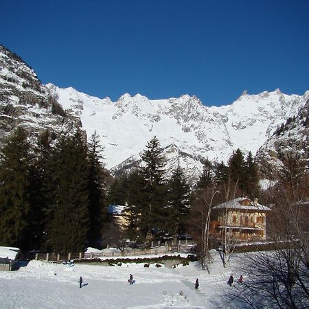 Hotel Lo Scoiattolo Courmayeur Dış mekan fotoğraf