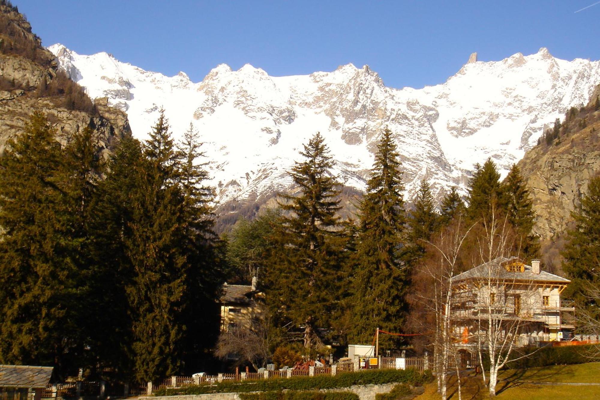 Hotel Lo Scoiattolo Courmayeur Dış mekan fotoğraf