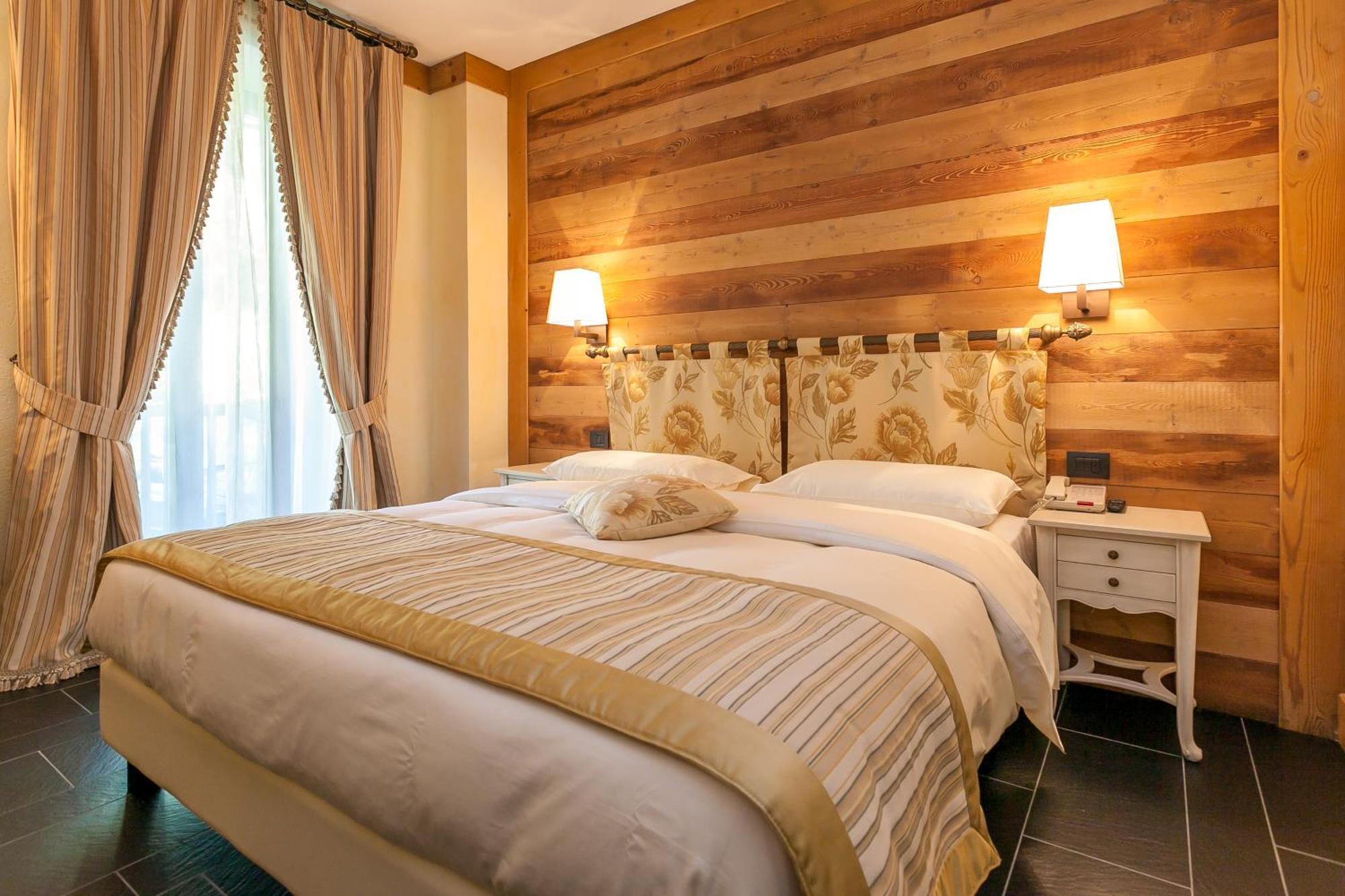 Hotel Lo Scoiattolo Courmayeur Oda fotoğraf