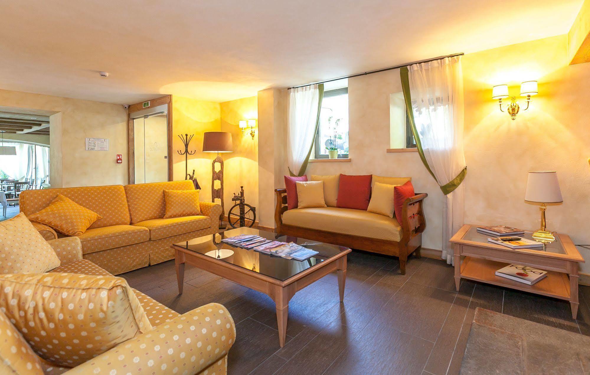 Hotel Lo Scoiattolo Courmayeur Dış mekan fotoğraf