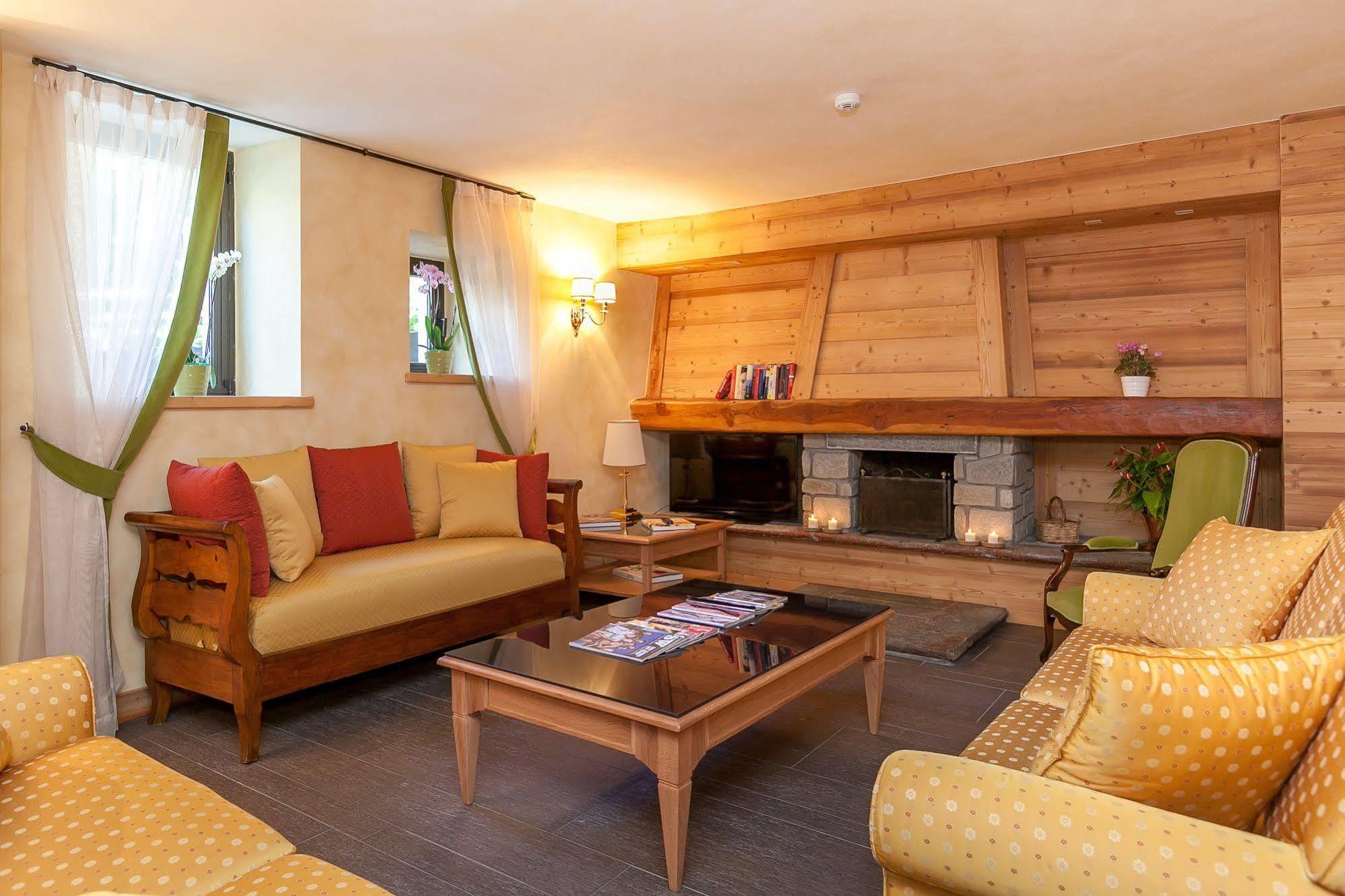Hotel Lo Scoiattolo Courmayeur Dış mekan fotoğraf
