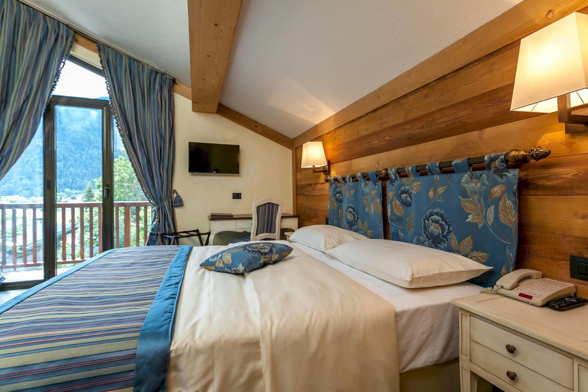 Hotel Lo Scoiattolo Courmayeur Dış mekan fotoğraf
