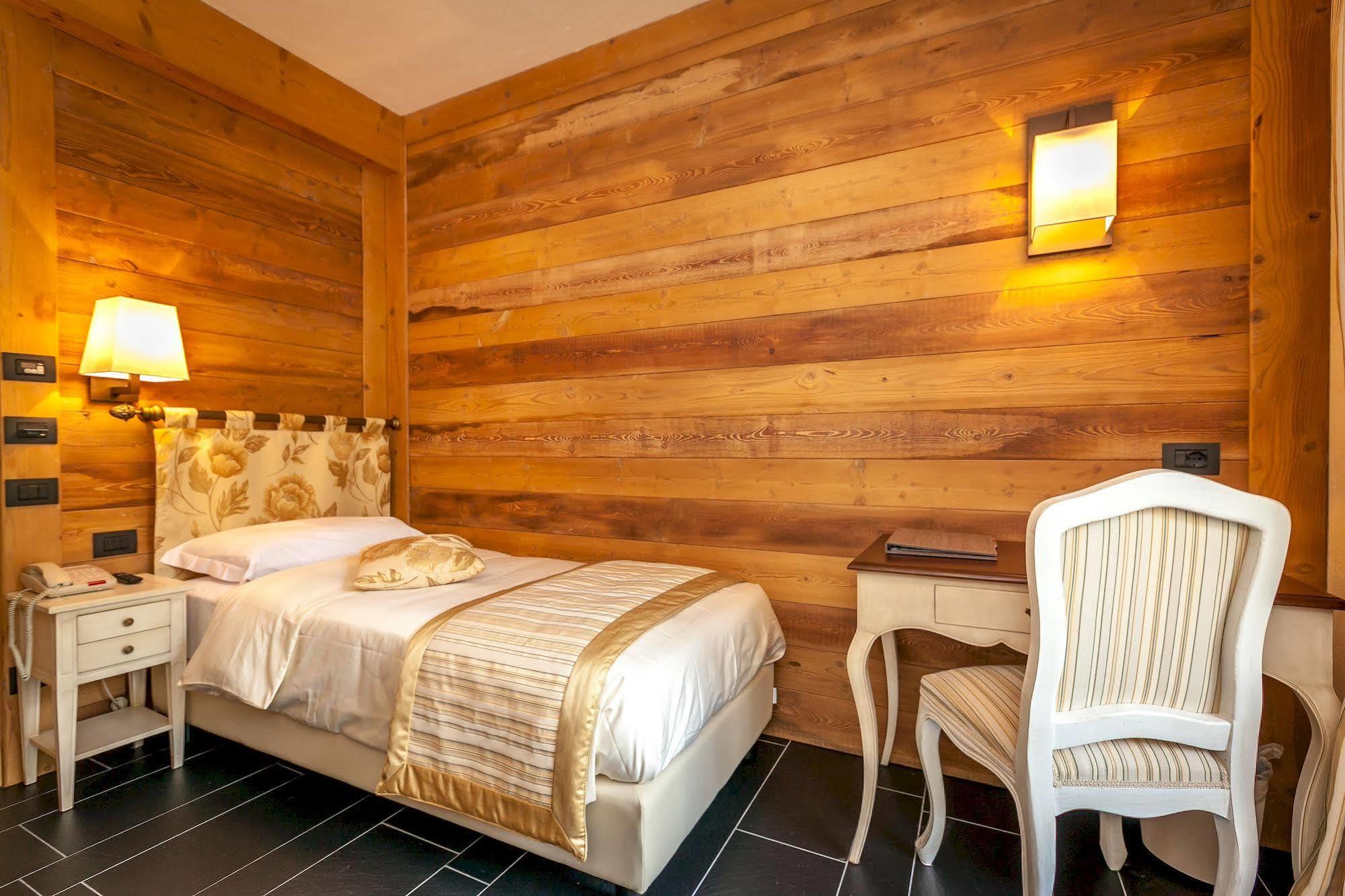 Hotel Lo Scoiattolo Courmayeur Dış mekan fotoğraf