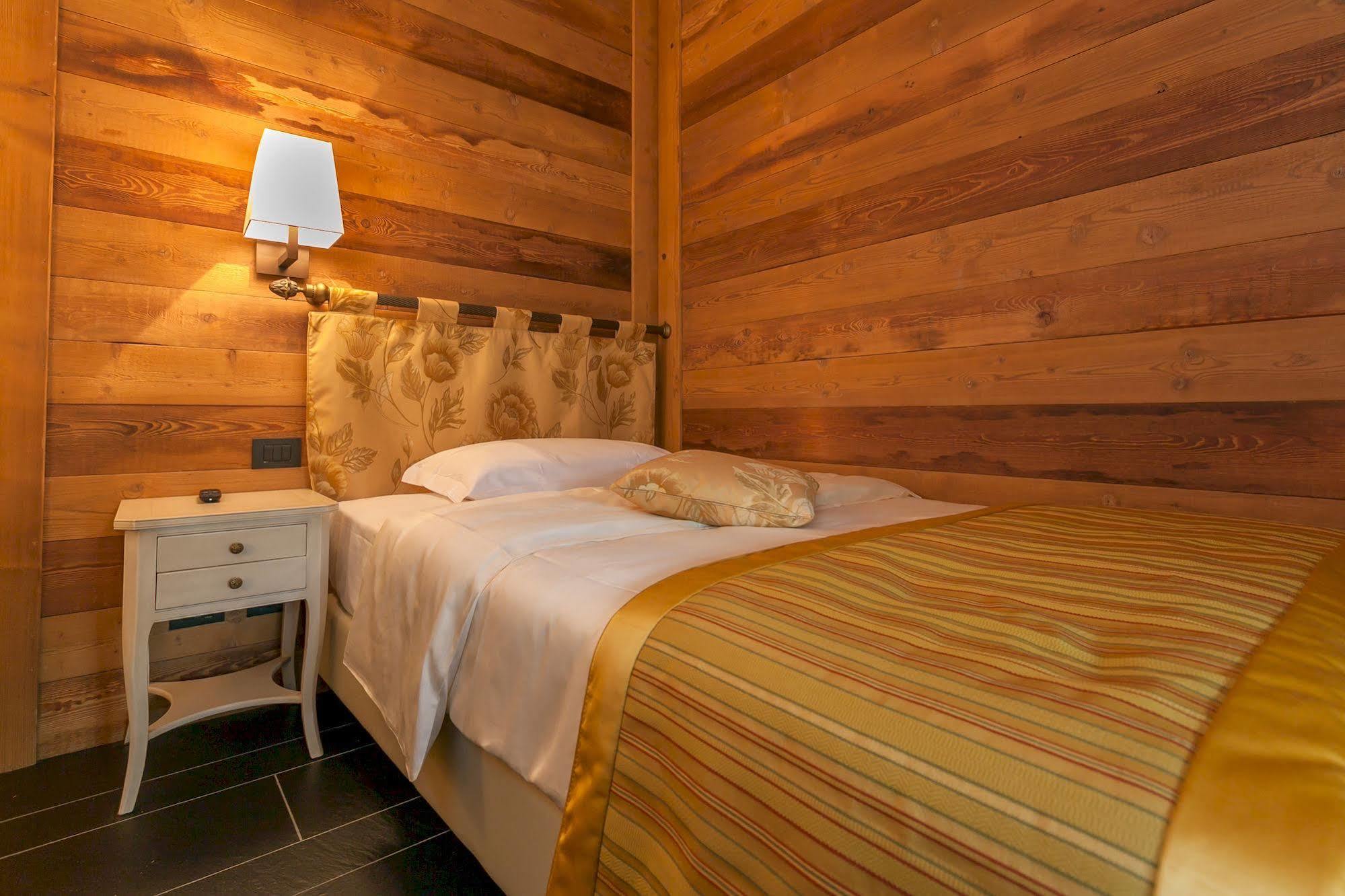 Hotel Lo Scoiattolo Courmayeur Dış mekan fotoğraf